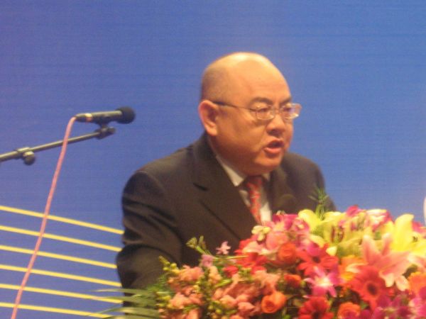 中共昆明市委常委、副市长刘光溪在成立仪式上致辞