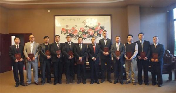 昆明市国际物流与金融学会在昆明海埂宾馆举行第一届理事会证书颁发仪式